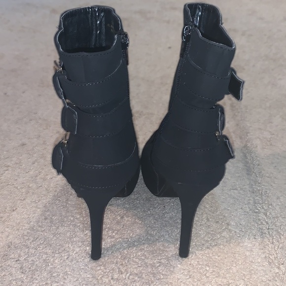 Gently Worn Black & Gold Heels - Picture 4 of 4